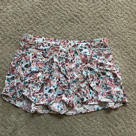 Flower patterned shorts - Picture 1 of 2